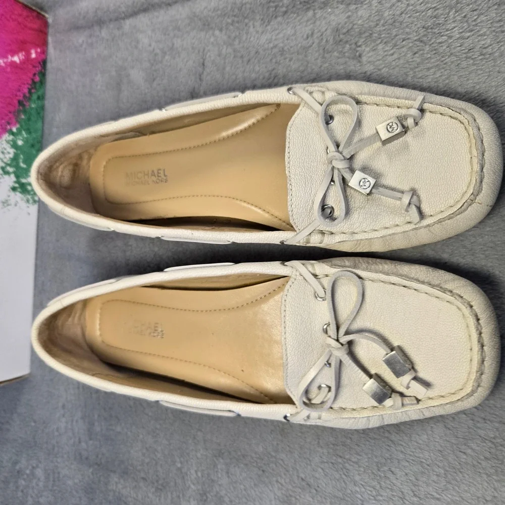 Michael Kors Fulton Moccasin Flats Off White Leather Bow MK Logo Womens 7.5M